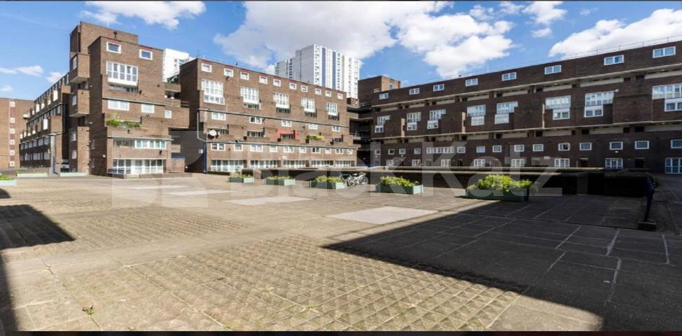 			NEW INSTRUCTION , 4 Bedroom, 1 bath, 1 reception Apartment			 Hotspur Street , Vauxhall / Kennington 