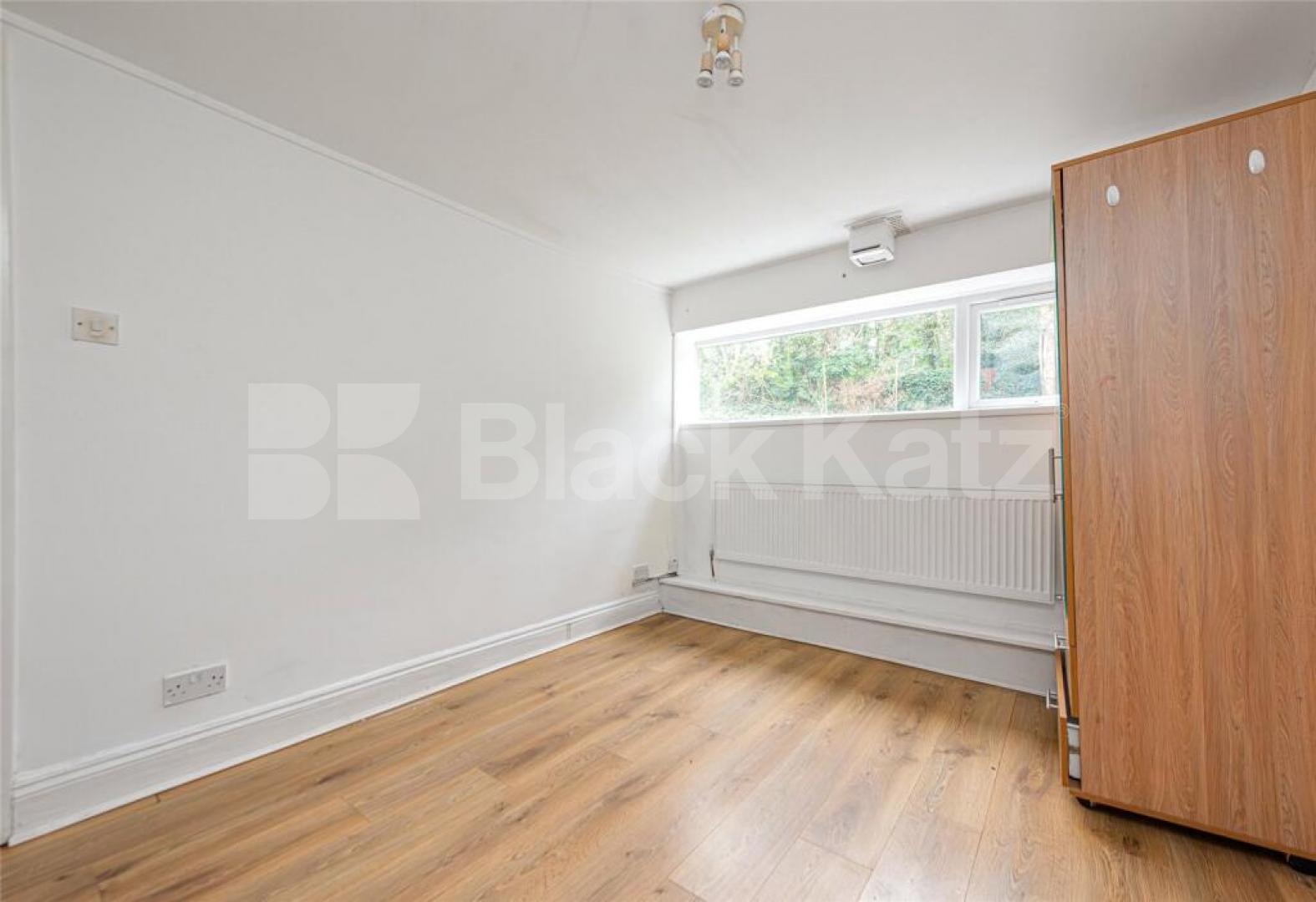 Spacious 1 Bed + Lounge Conversion in a Private Development  Northern Heights, Crescent Road, Crouch End
