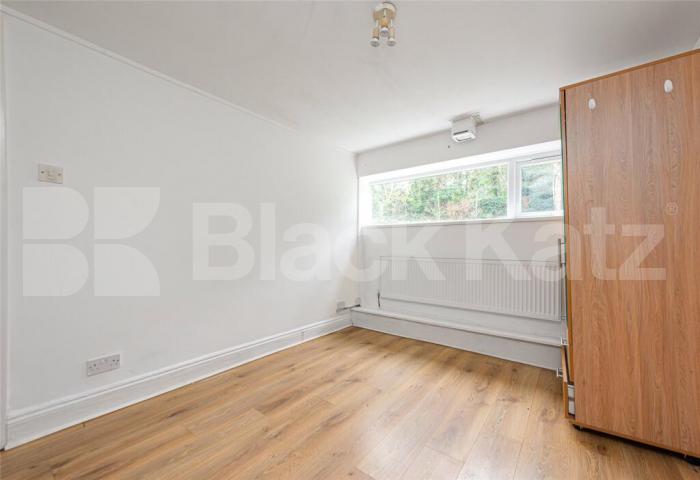 Spacious 1 Bed + Lounge Conversion in a Private Development  Northern Heights, Crescent Road, Crouch End