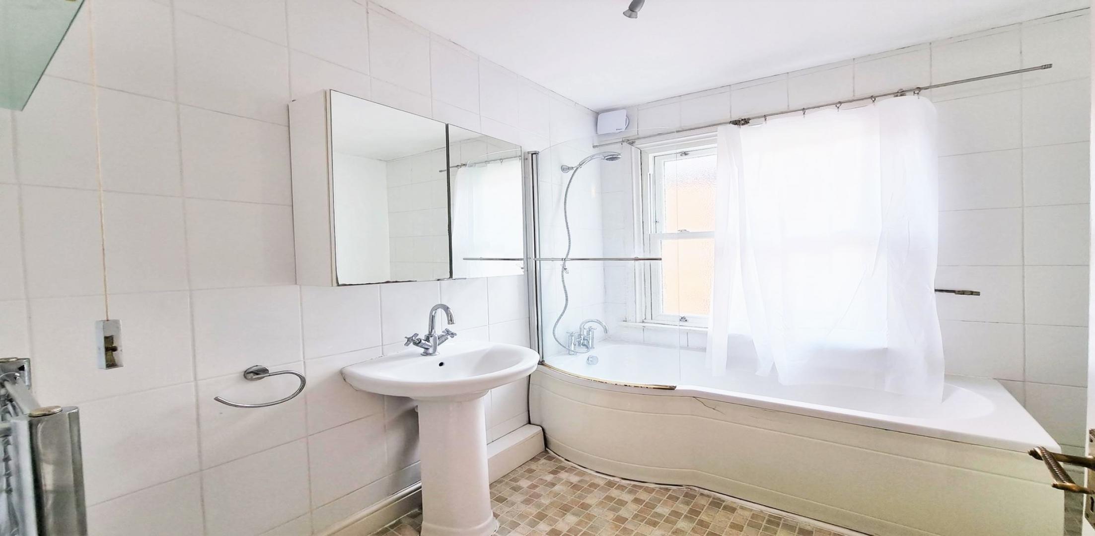 			2 Bedroom, 1 bath, 1 reception Flat			 Caddington Road, CRICKLEWOOD