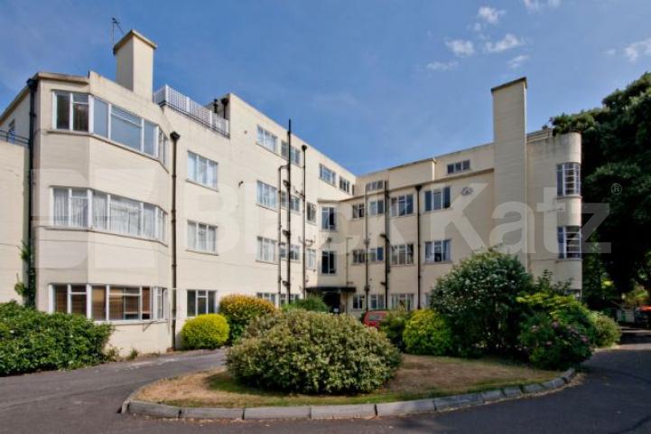 			NEW INSTRUCTION (INCLUDING COUNCIL TAX, WATER,BROADBAND), 2 Bedroom, 1 bath, 1 reception Apartment			 Thurleigh Court, Nightingale Lane, Clapham South 