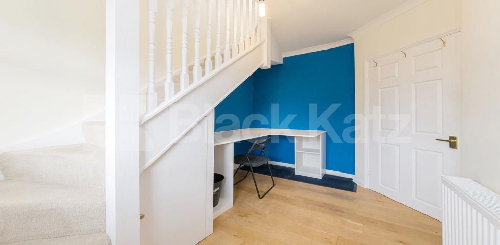 			3 Bedroom, 1 bath, 1 reception House			 Wormholt Road, Shepherds Bush