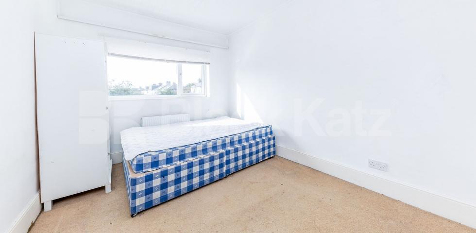 			NEW INSTRUCTION!, 3 Bedroom, 1 bath, 1 reception House			 Hawthorn Road , Upper Edmonton 