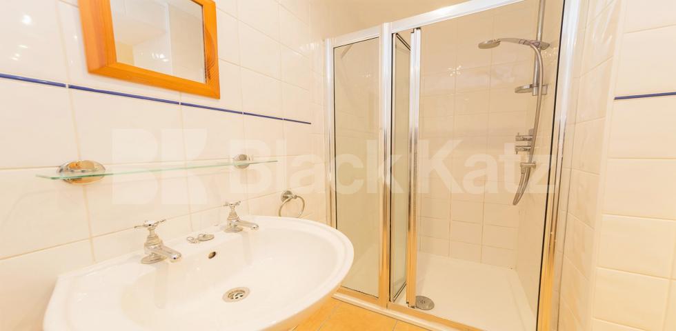			1 Bedroom, 1 bath, 1 reception Flat			 Brook Green , Hammersmith