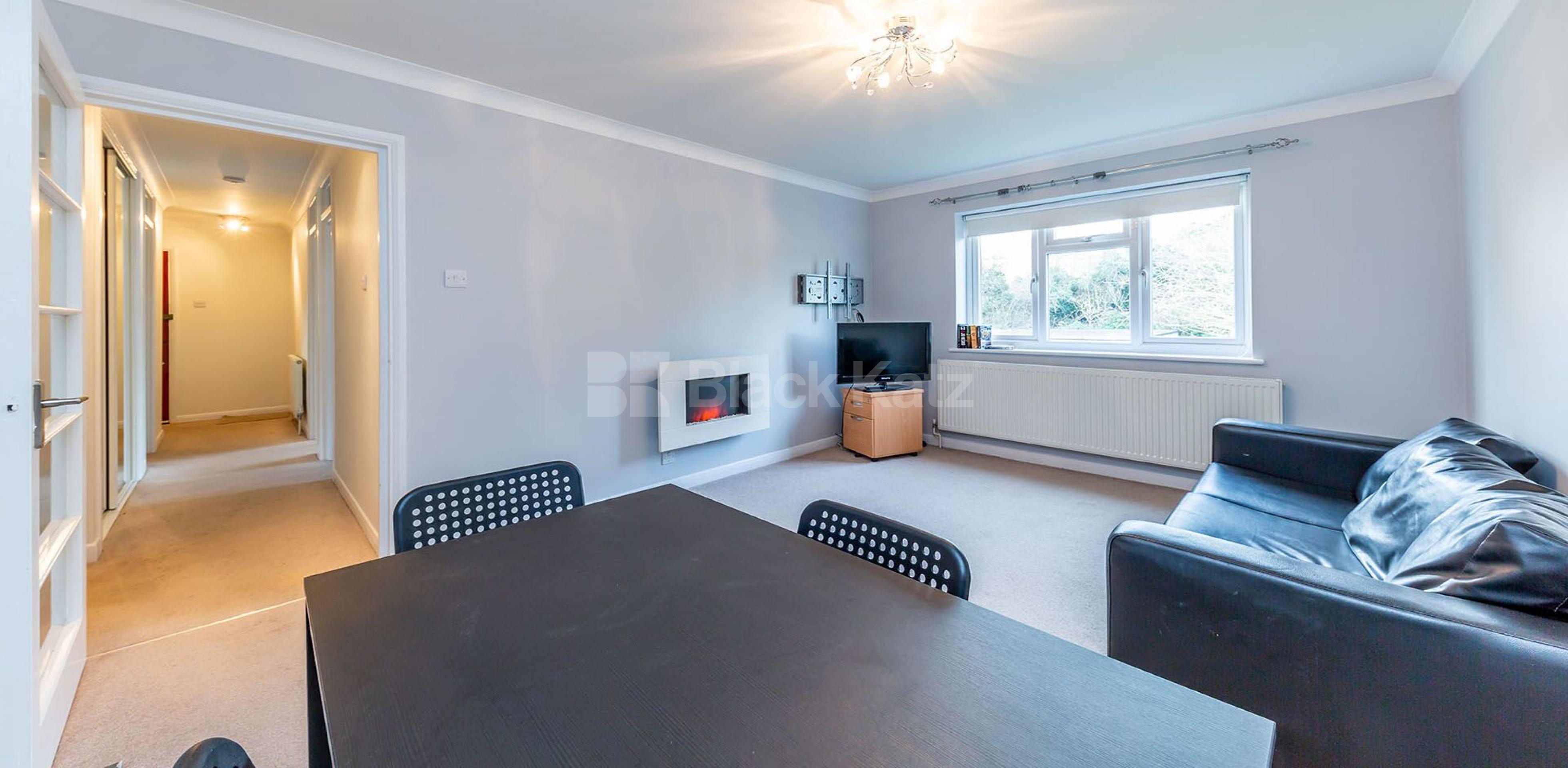			NEW INSTRUCTION!, 2 Bedroom, 1 bath, 1 reception Flat			 Lyonsdown Road, Barnet EN5