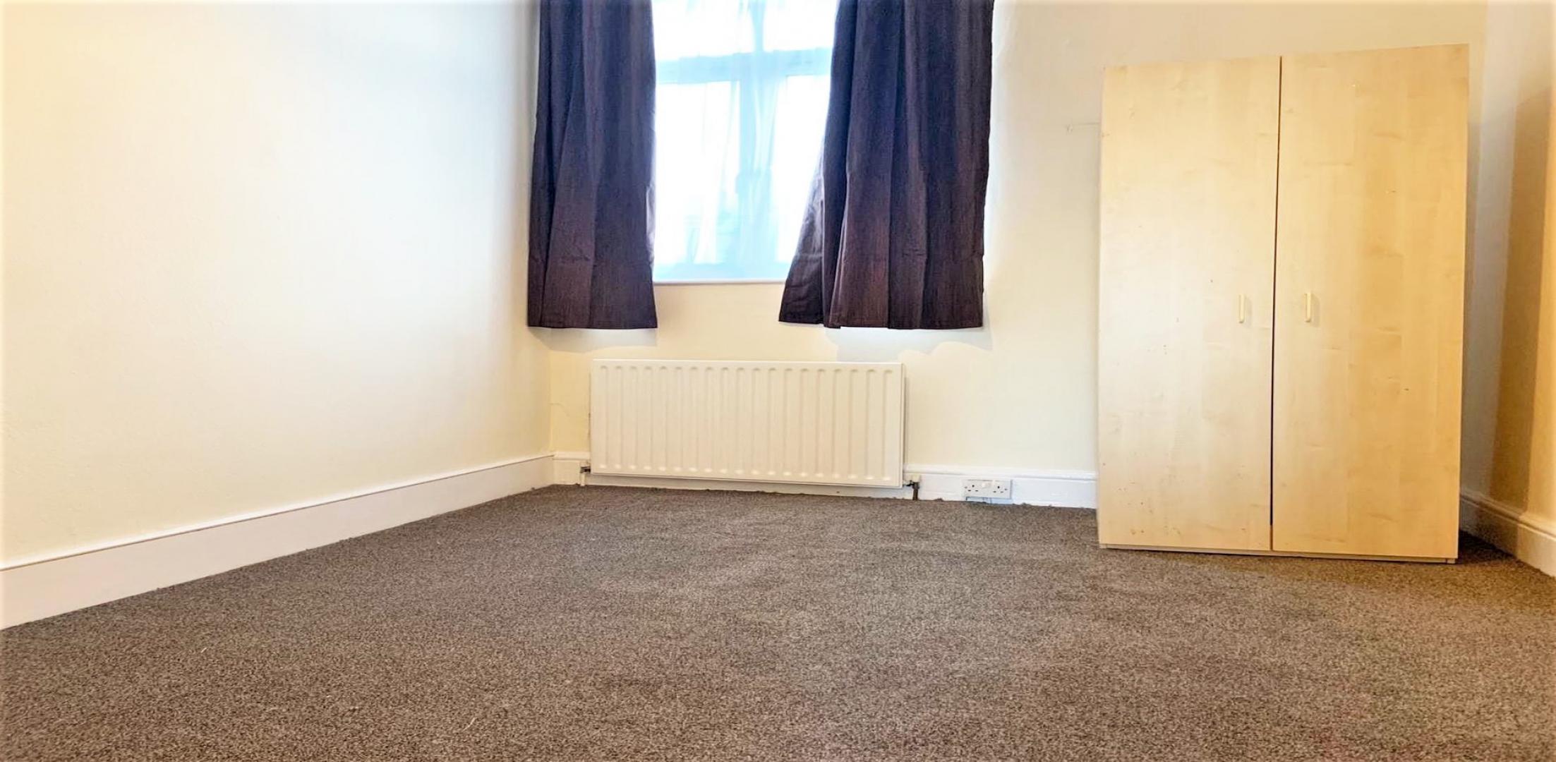 			4 Bedroom, 1 bath, 1 reception Flat			 High Road, WILLESDEN GREEN