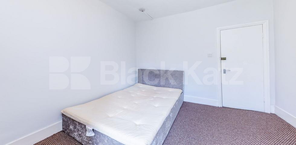 			INCLUDES THE COUNCIL TAX AND WATER RATES!, 2 Bedroom, 1 bath, 1 reception Flat			 Muswell Avenue, Muswell Hill