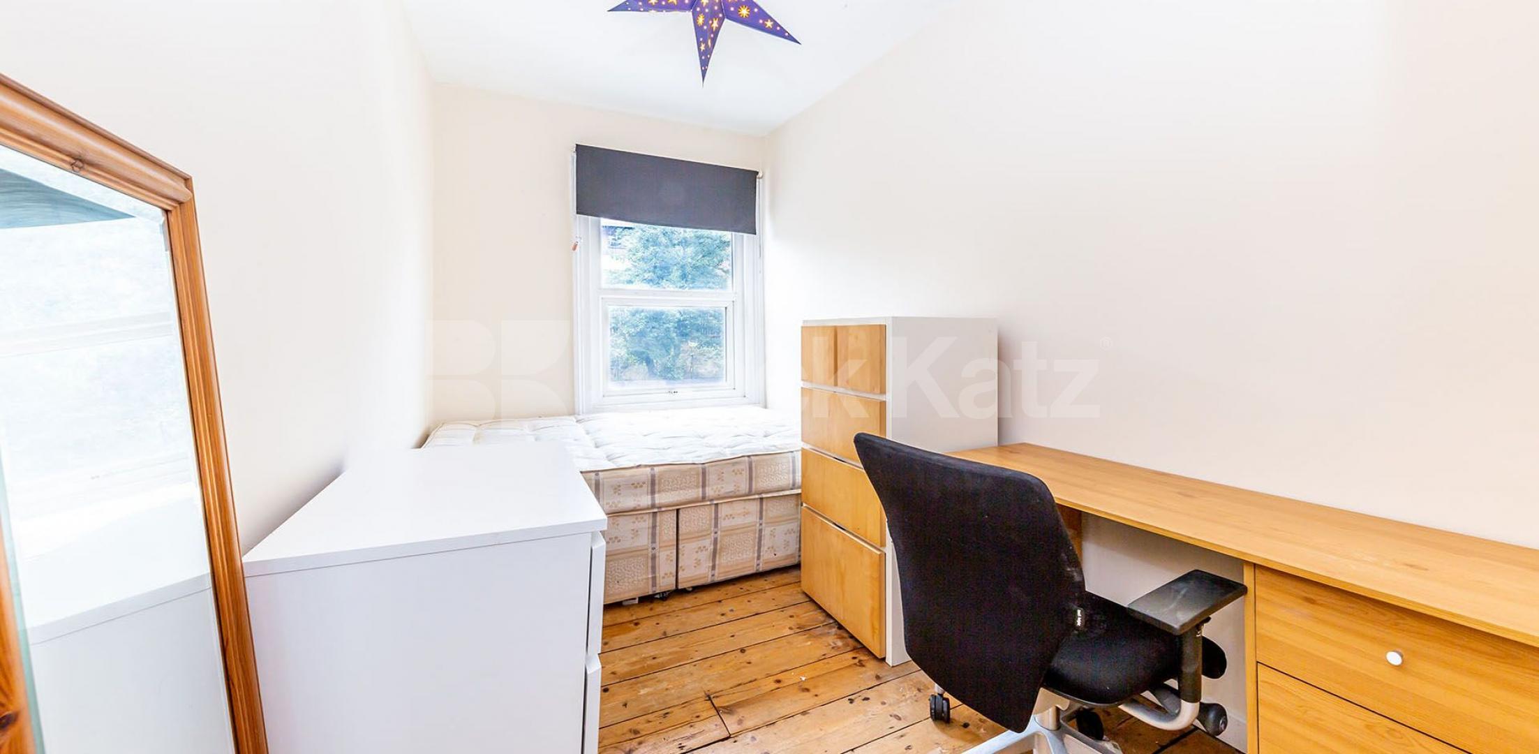 			3 Bedroom, 1 bath, 1 reception Flat			 Archway Road, Highgate / Archway