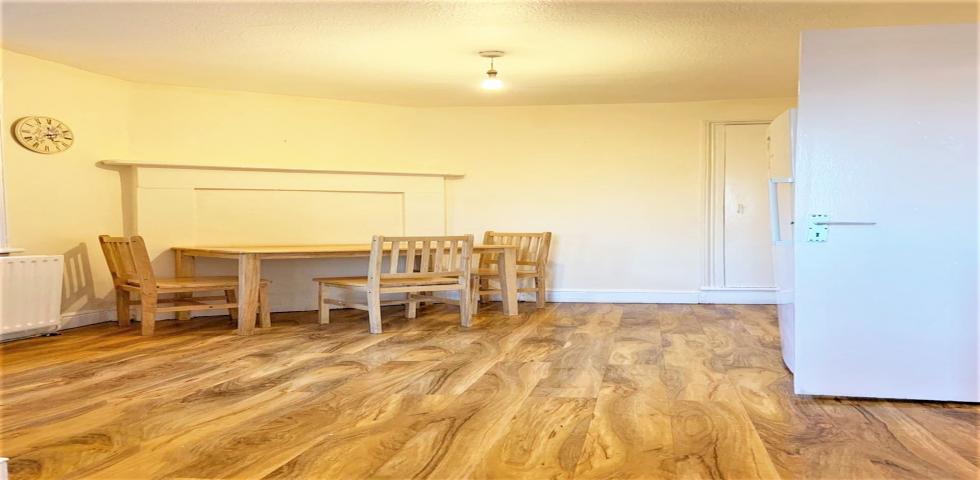 			4 Bedroom, 1 bath, 1 reception Flat			 High Road, WILLESDEN GREEN