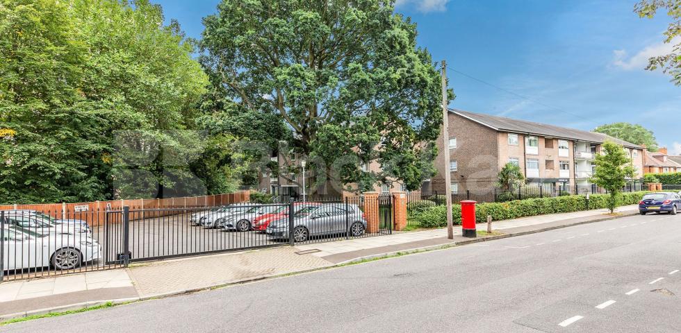 			NEW INSTRUCTION!, 3 Bedroom, 1 bath, 1 reception Flat			 Sheldon Avenue, HIGHGATE