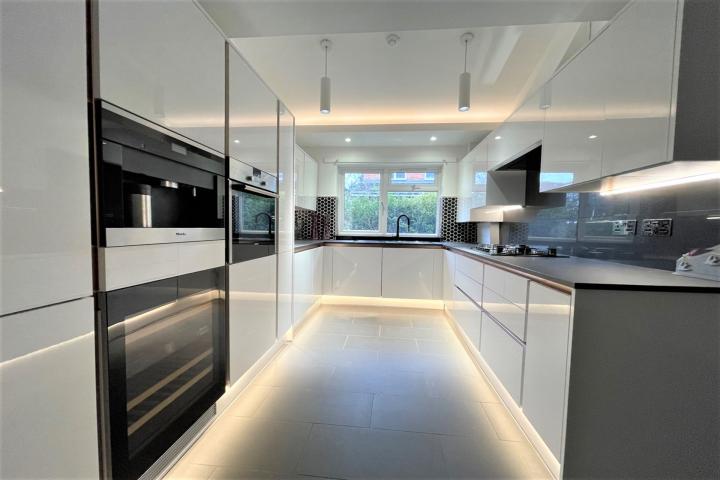 Stunning Fully Renovated Property Lennon Road, Willesden Green