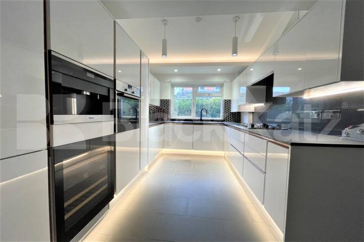 			3 Bedroom, 2 bath, 1 reception 			 Marley Walk, London, NW2,  London