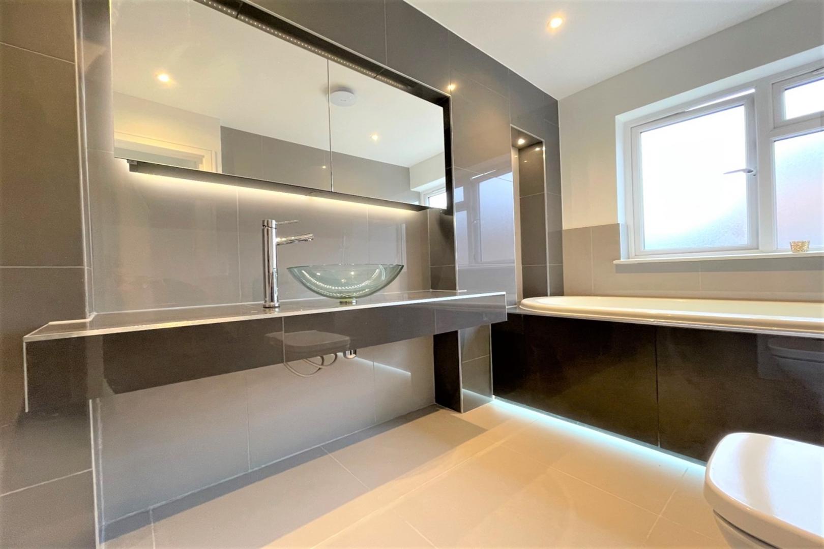 Stunning Fully Renovated Property Lennon Road, Willesden Green