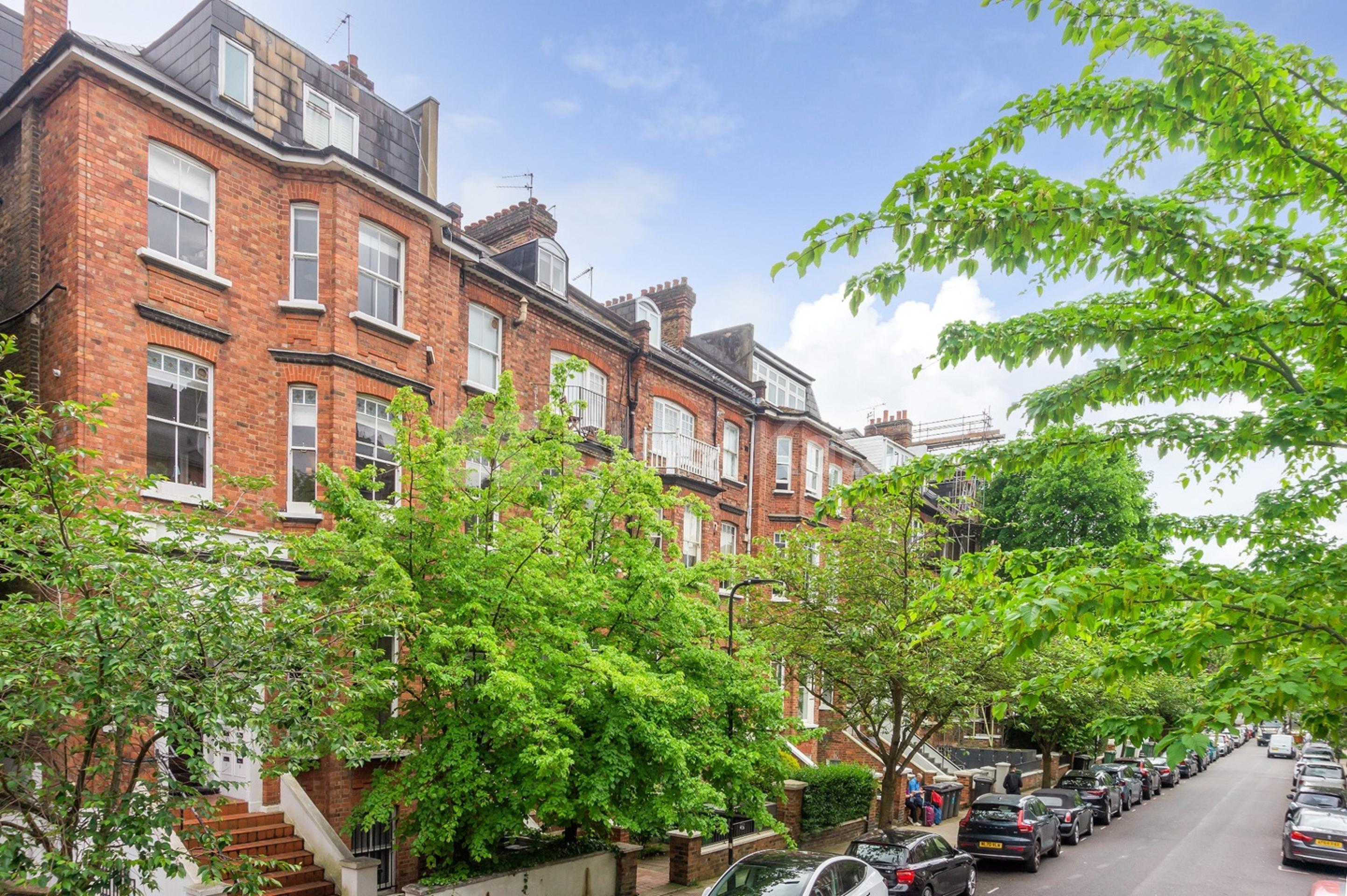 Fantastic double bedroom within a large period house mins to tube & shops Adamson Road, Swiss Cottage  NW3