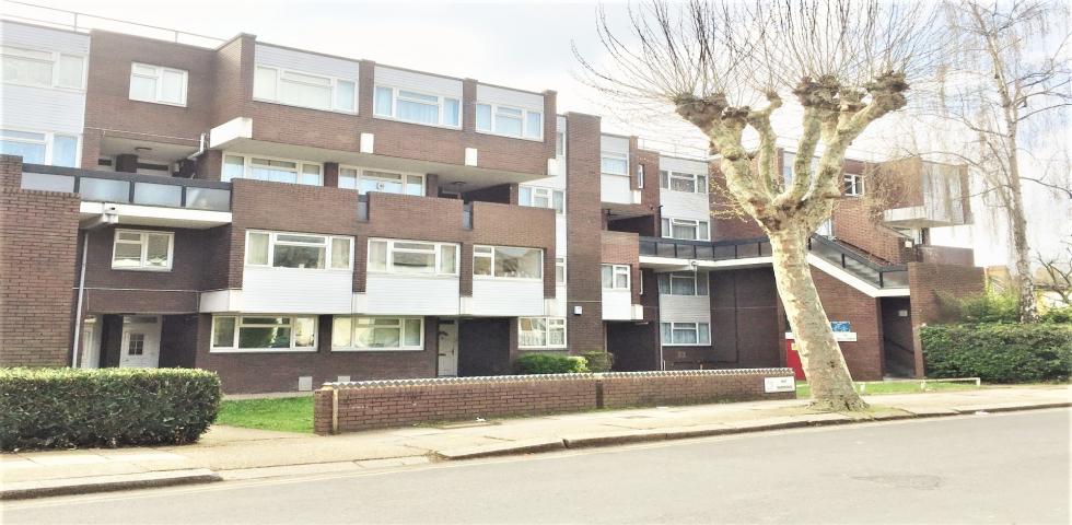 			PRIVATE GARDEN, 4 Bedroom, 1 bath, 1 reception Flat			 Dyne Road, KILBURN