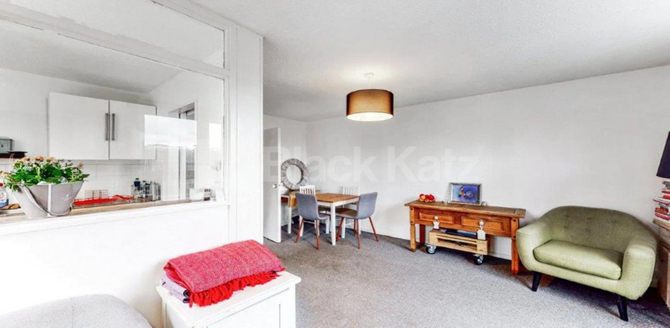 			COSY ONE BED IN CAMDEN!, 1 Bedroom, 1 bath, 1 reception Flat			 Oakley Square, CAMDEN / EUSTON