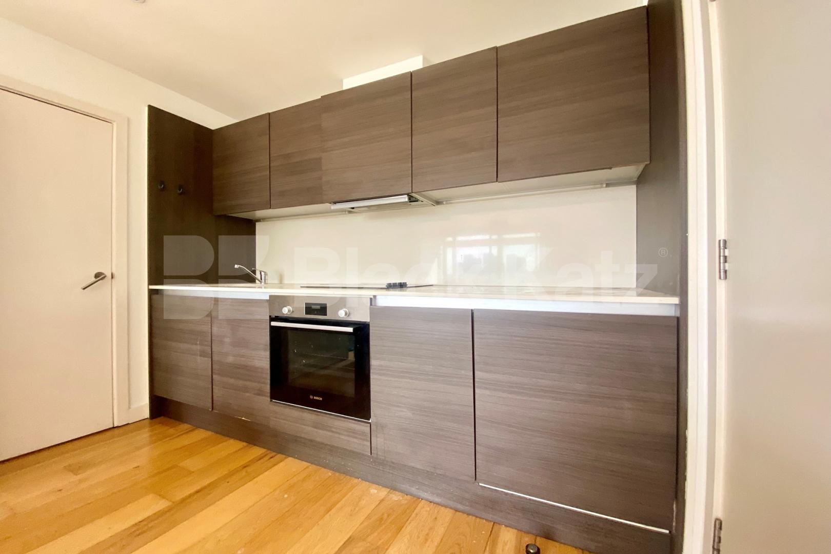 Flooded with natural light & 24 Hour Concierge  O Central Crampton Street, Elephant and Castle