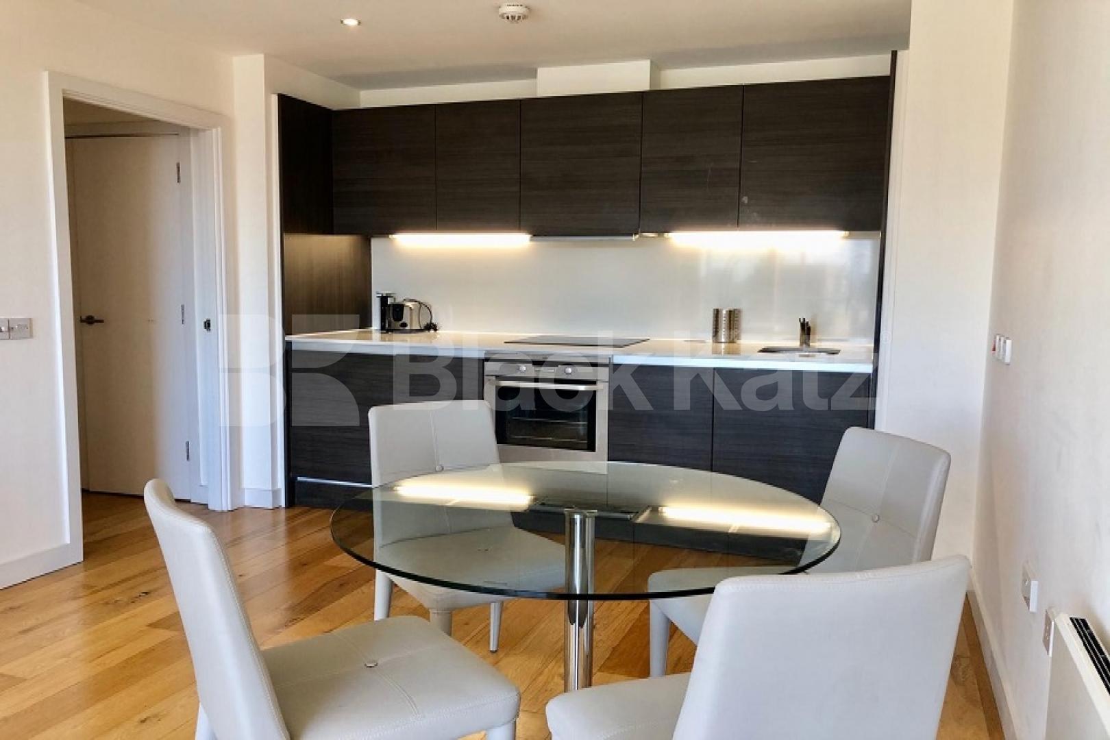 Flooded with natural light & 24 hour concierge service O Central Crampton Street, Elephant and Castle