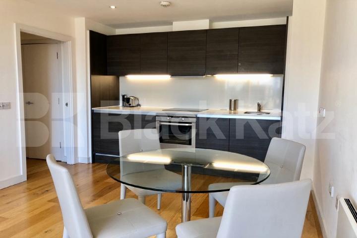 Flooded with natural light & 24 hour concierge service O Central Crampton Street, Elephant and Castle