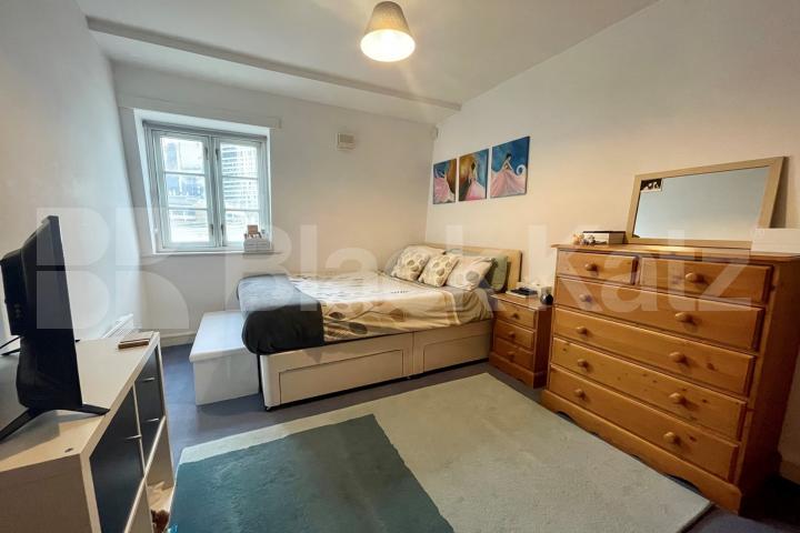 Superbly located larger than average duplex apartment  Oxford Drive, Bermondsey street/ London Bridge