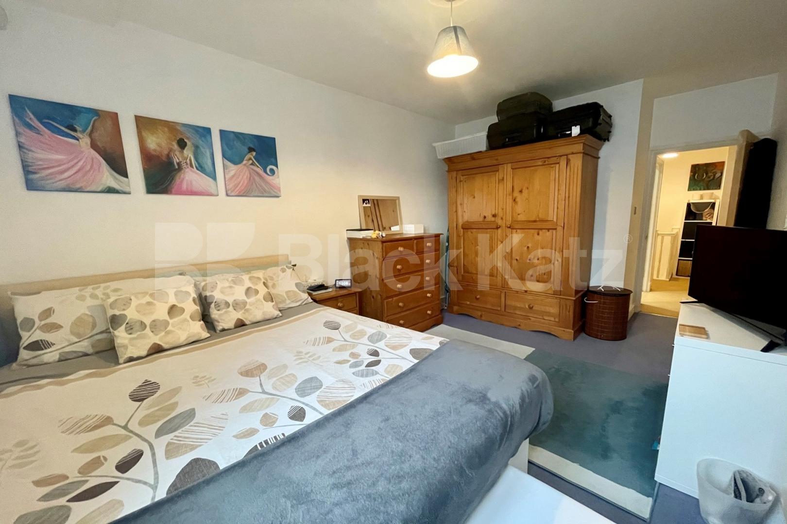 Superbly located larger than average duplex apartment  Oxford Drive, Bermondsey street/ London Bridge