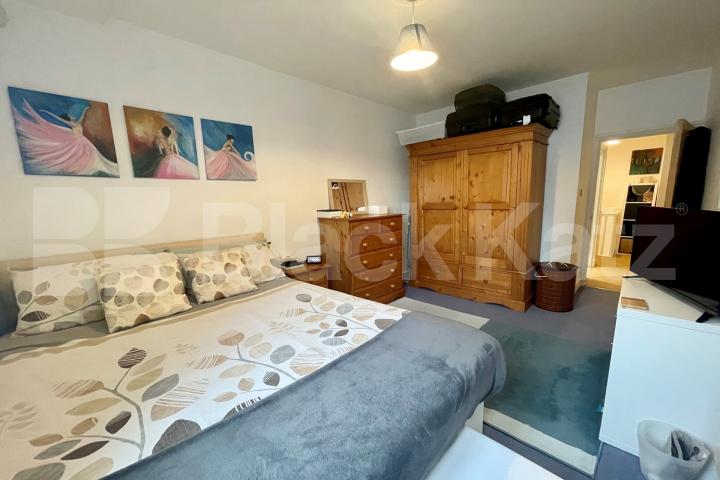 Superbly located larger than average duplex apartment  Oxford Drive, Bermondsey street/ London Bridge