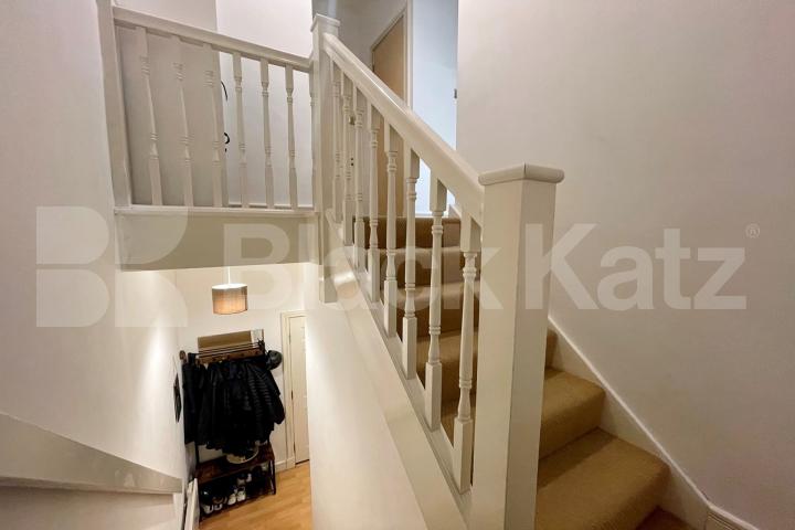 Superbly located larger than average duplex apartment  Oxford Drive, Bermondsey street/ London Bridge