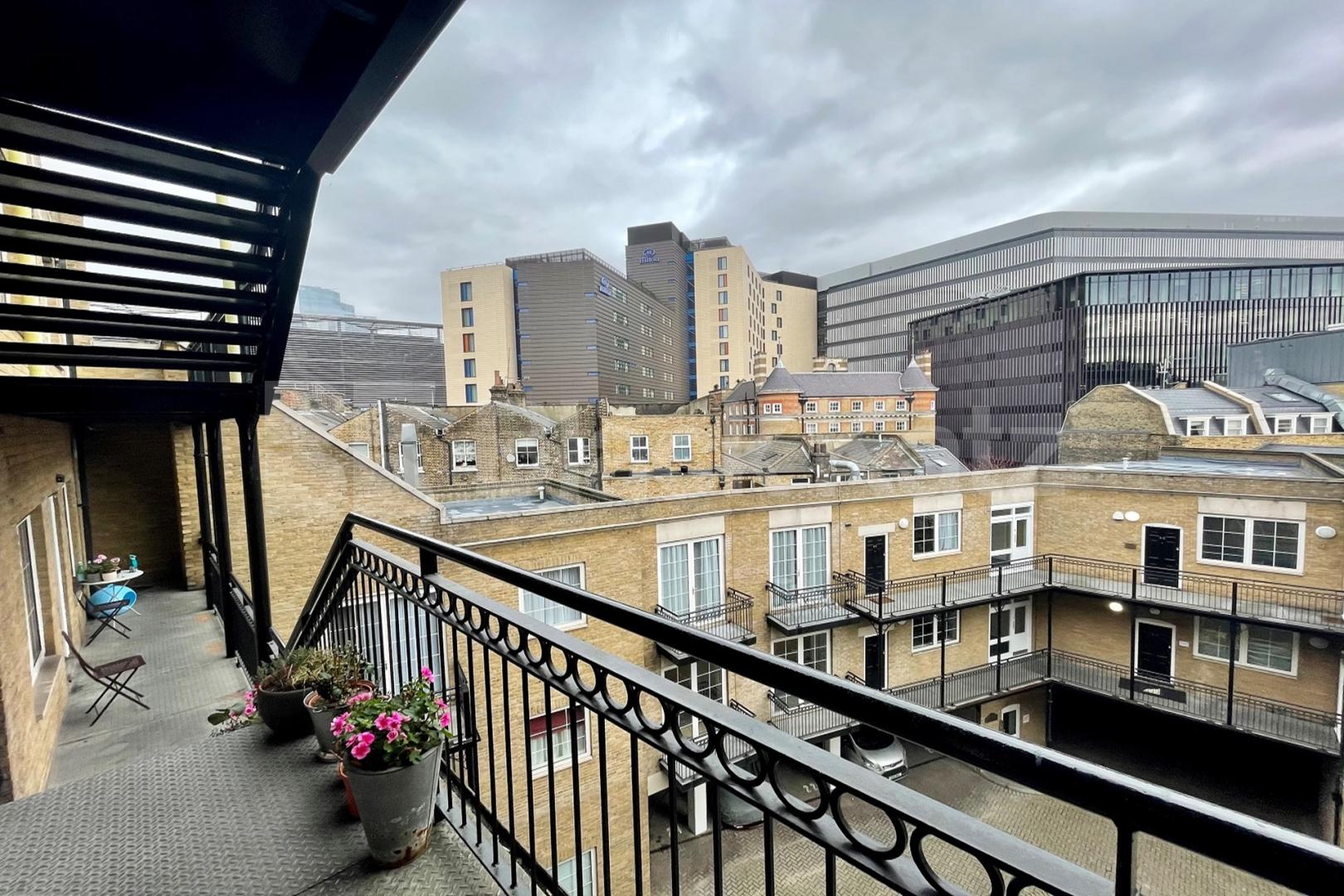 Superbly located larger than average duplex apartment  Oxford Drive, Bermondsey street/ London Bridge