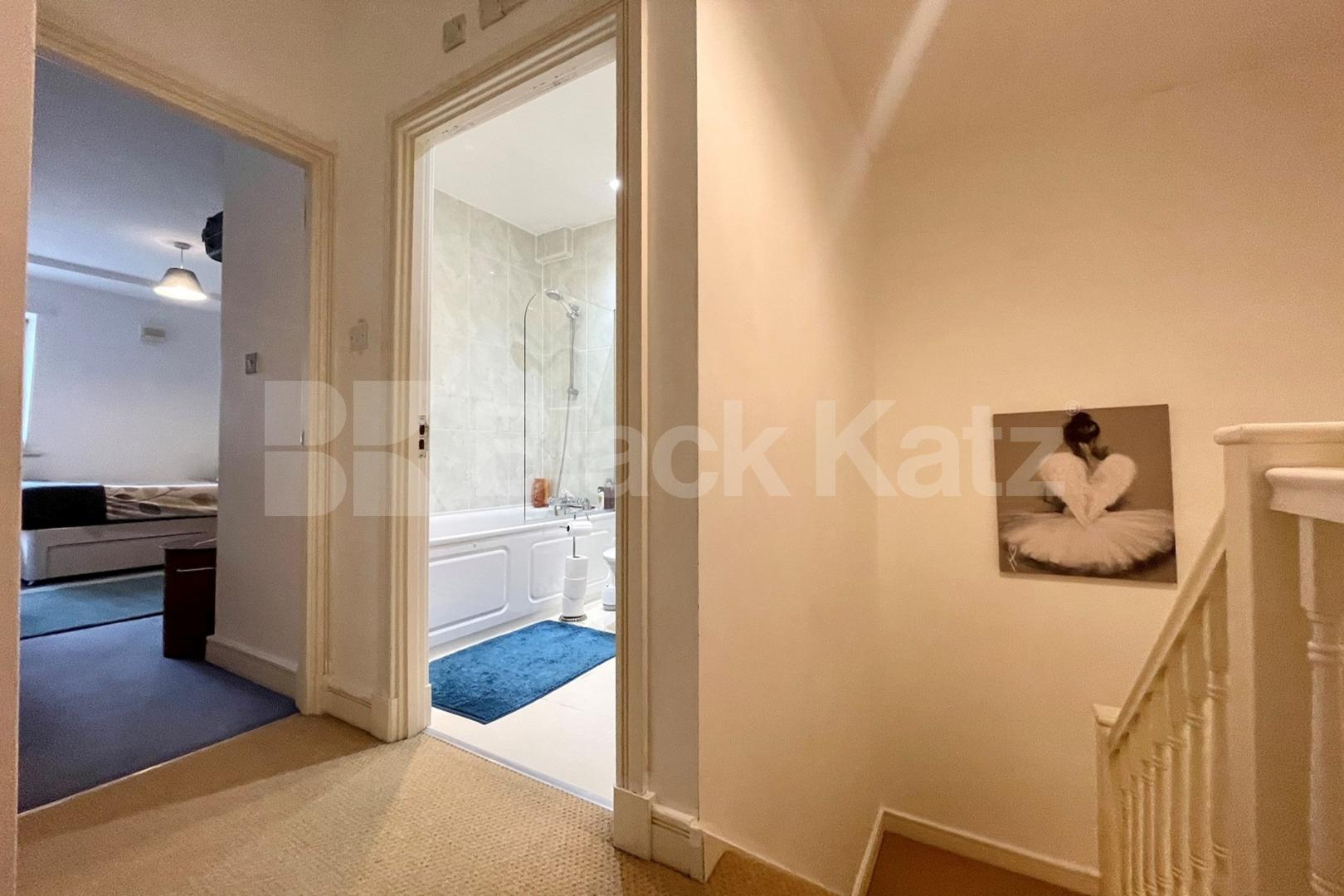 Superbly located larger than average duplex apartment  Oxford Drive, Bermondsey street/ London Bridge