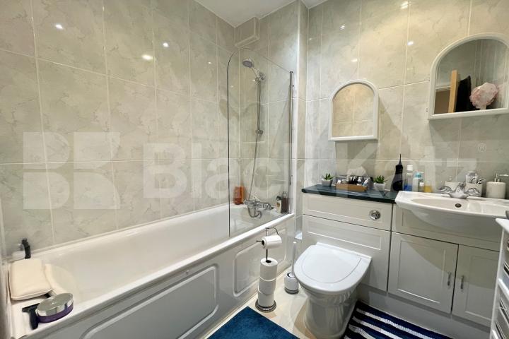 Superbly located larger than average duplex apartment  Oxford Drive, Bermondsey street/ London Bridge