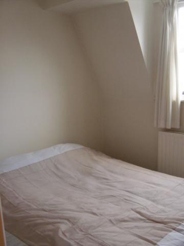 			NEW INSTRUCTION W/ ROOF TERRACE! MUST SEE, 2 Bedroom, 1 bath, 1 reception Apartment			 Sutherland Avenue, W9 2HF