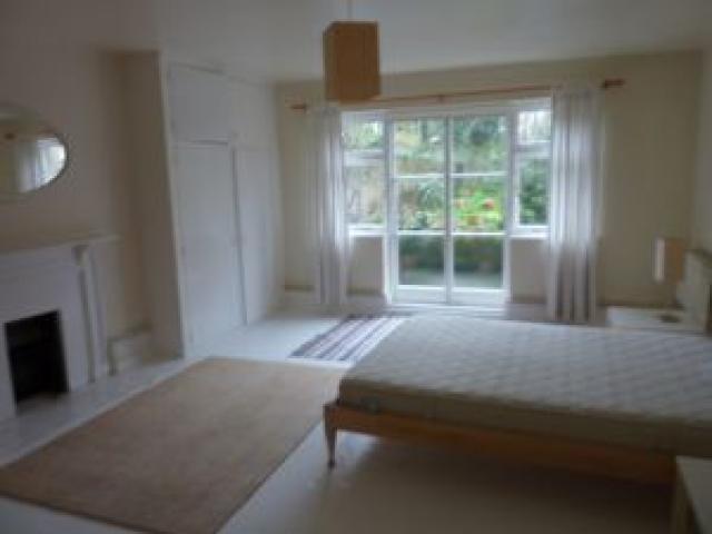 			2 Bedroom, 1 bath, 1 reception Flat			 Belsize Square, BELSIZE PARK