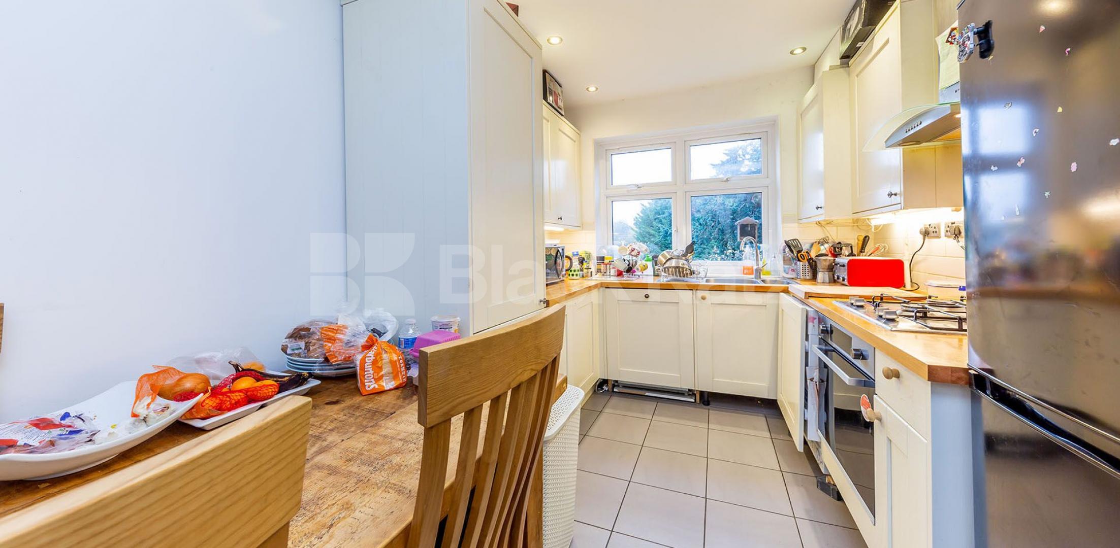 			3 Bedroom, 1 bath, 1 reception House			 Netherlands Road, East Barnet Village / Oakleigh Park