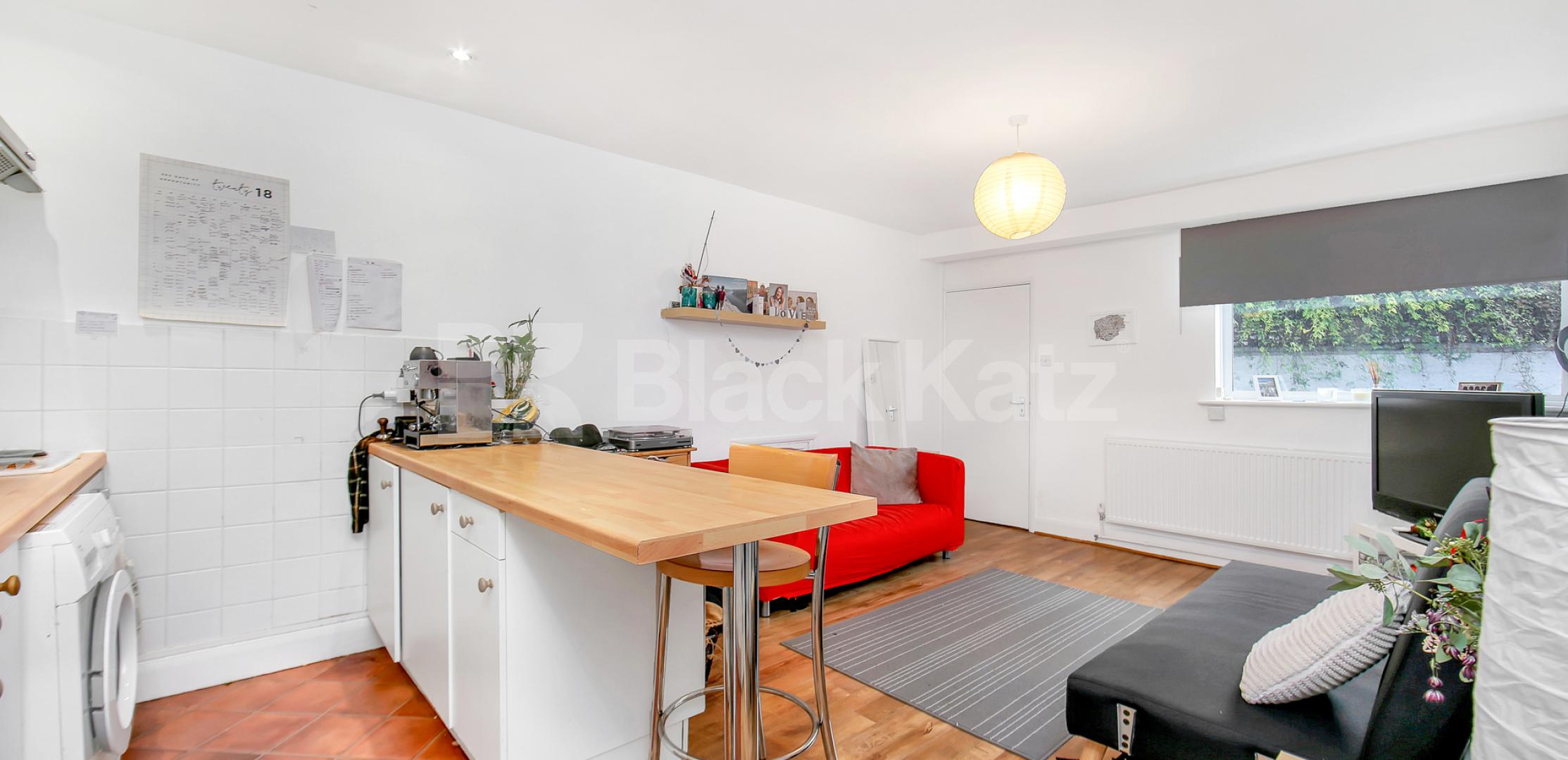 			UNDER OFFER , 1 Bedroom, 1 bath, 1 reception Apartment			 Stonhouse Street, Clapham High Street