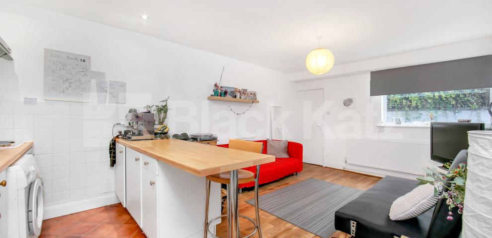 			UNDER OFFER , 1 Bedroom, 1 bath, 1 reception Apartment			 Stonhouse Street, Clapham High Street