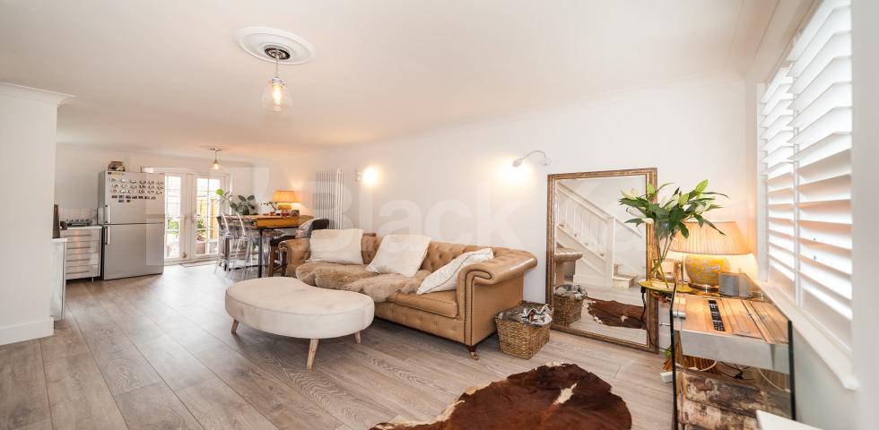 			LET , 2 Bedroom, 1 bath, 1 reception End Terraced House			 Strathnairn Street , Bermondsey