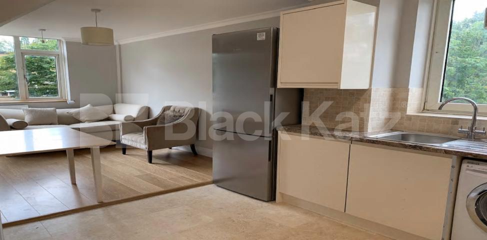 			NEW INSTRUCTION ALL BILLS INCLUDED, 5 Bedroom, 1 bath, 1 reception Apartment			 Deeley Road, Stockwell/Battersea