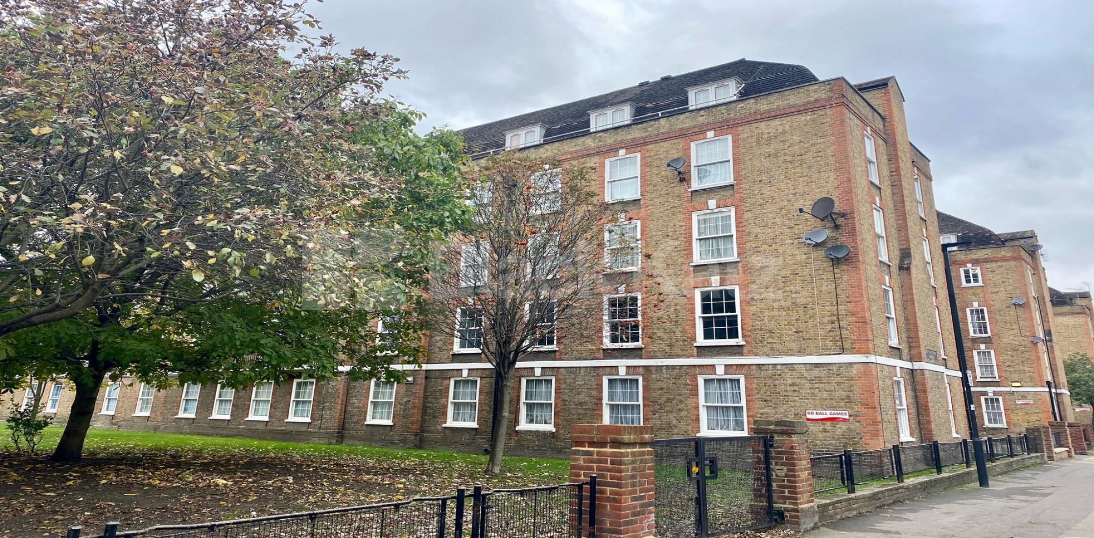 			LET , 3 Bedroom, 1 bath, 1 reception Apartment			 Kennings Way, Kennington
