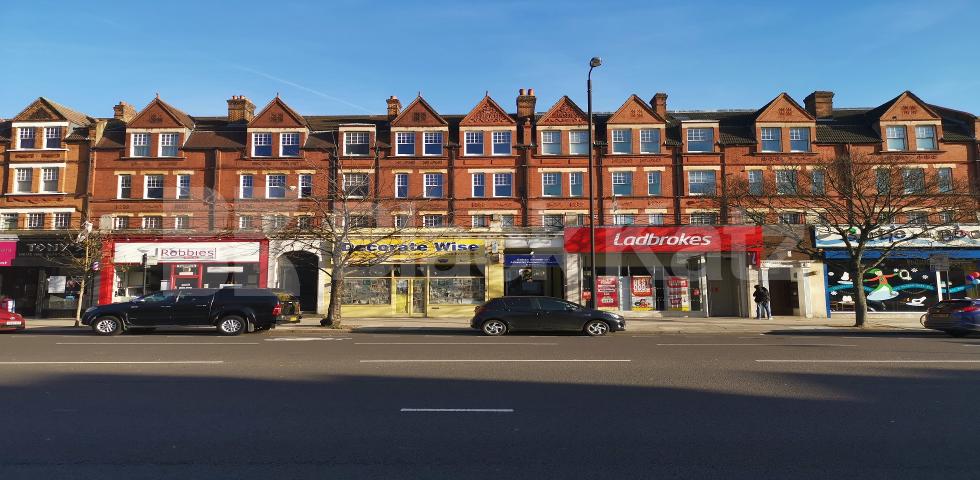 			UNDER OFFER, 2 Bedroom, 1 bath, 1 reception Apartment			 Balham High Road, Balham