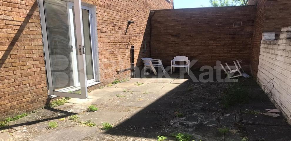 			LET , 4 Bedroom, 1 bath, 1 reception House			 Dunston Road, Clapham Junction