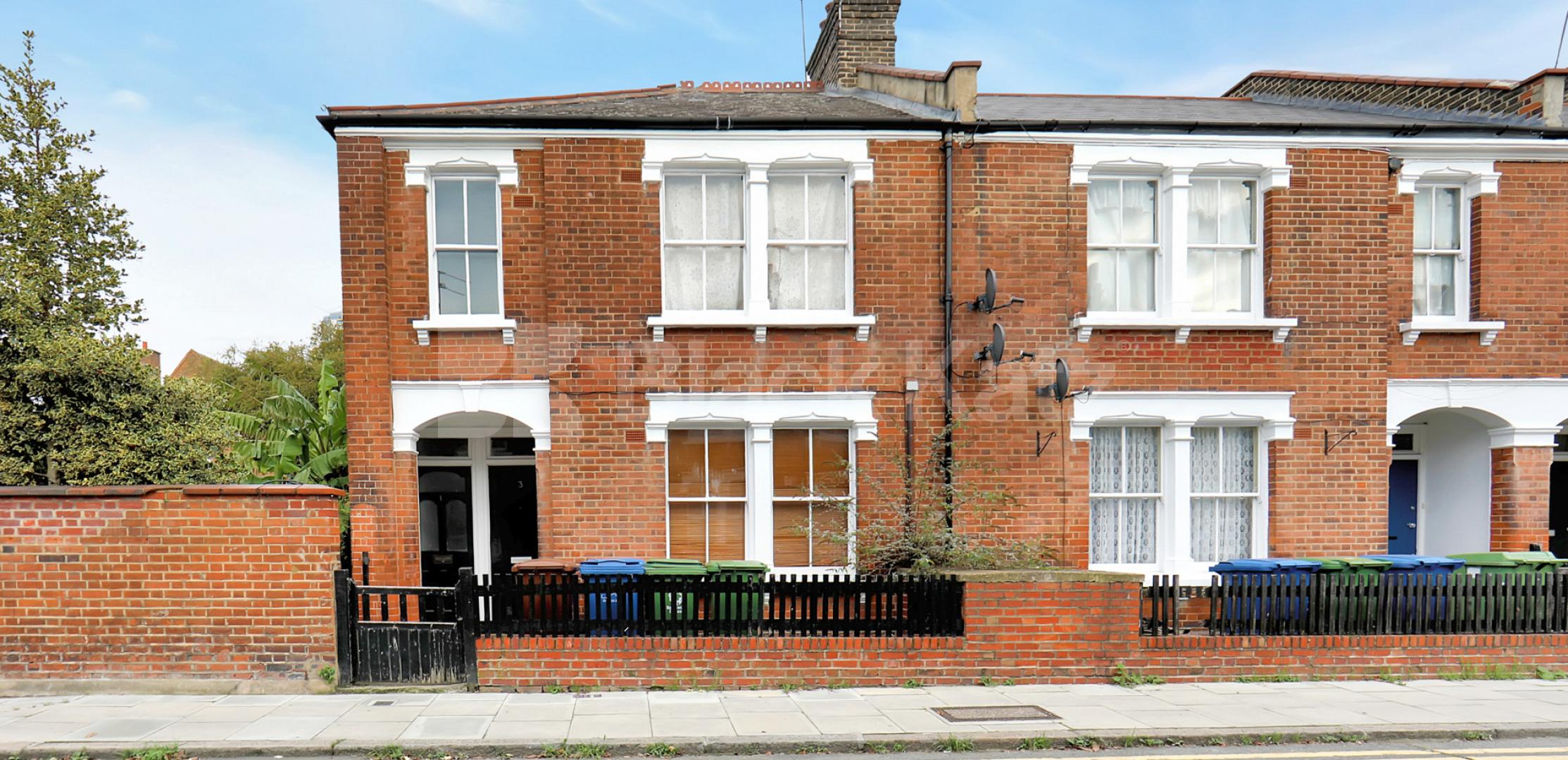 			LET , 2 Bedroom, 1 bath, 1 reception Apartment			 Ambergate Street , Kennington 