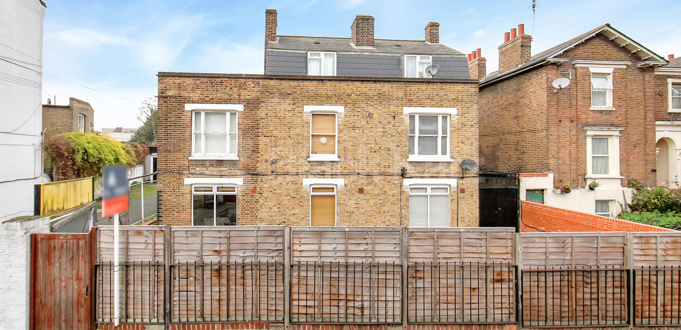 			UNDER OFFER , 1 Bedroom, 1 bath, 1 reception Apartment			 Stonhouse Street, Clapham High Street