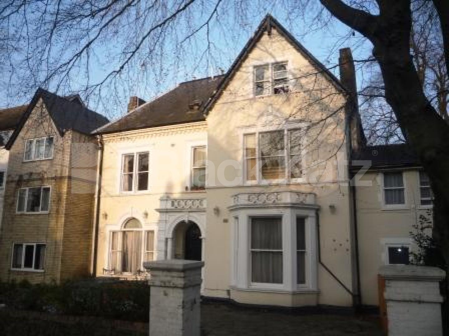 			BARGAIN STUDIOS IN CROUCH END!, Studio Apartment, 1 bath, 1 reception Flat			 Waverley Road, CROUCH END