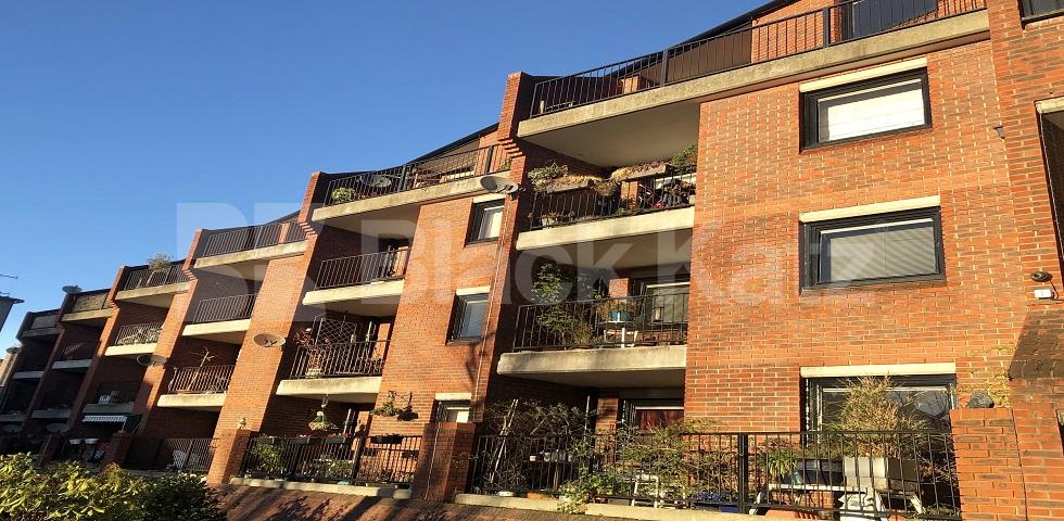 			LET  , 2 Bedroom, 1 bath, 0 reception Apartment			 Coopers Close, Lambeth North/ Waterloo