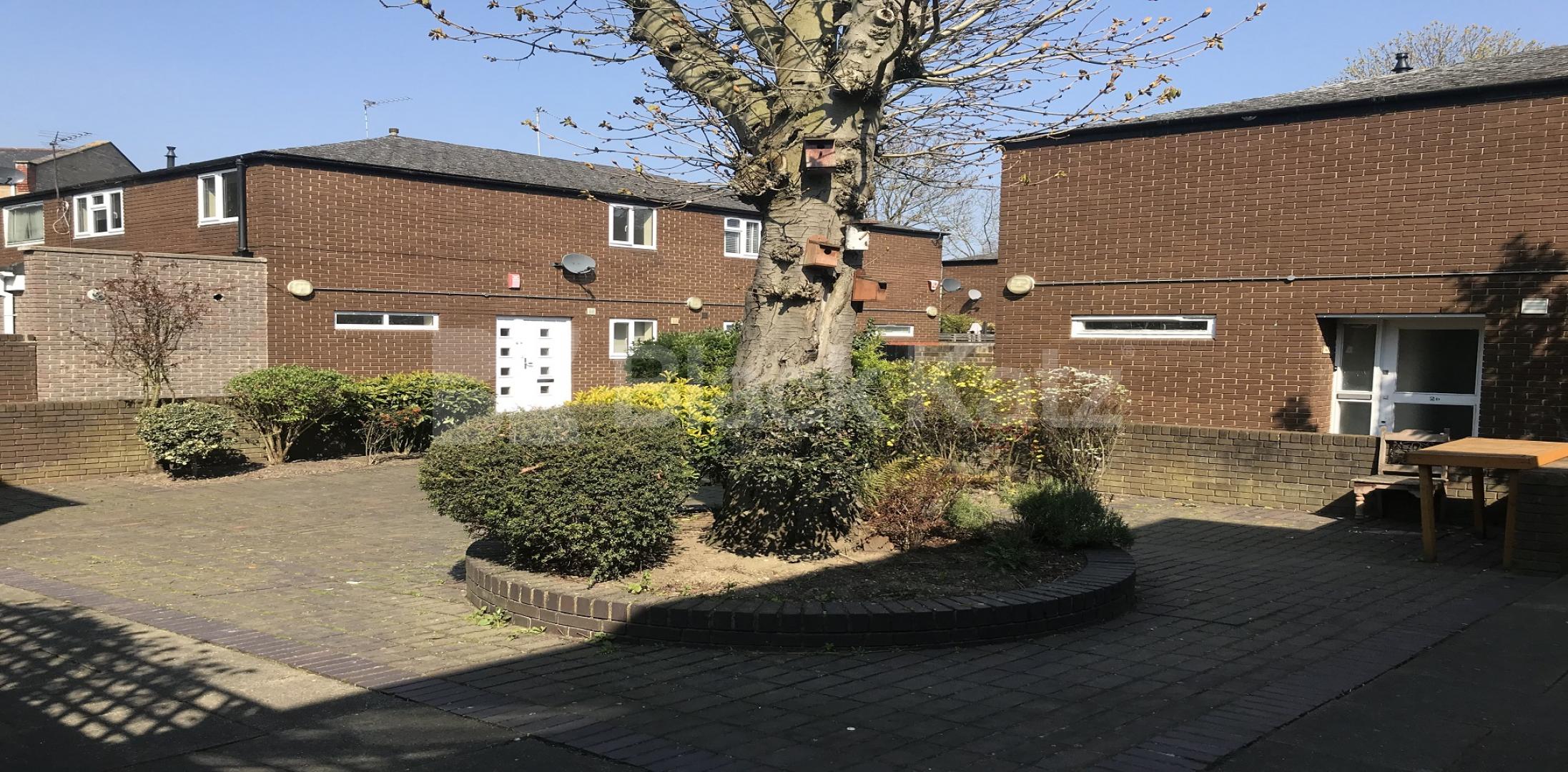 			LET , 4 Bedroom, 1 bath, 1 reception House			 Clarence Avenue, Clapham Park