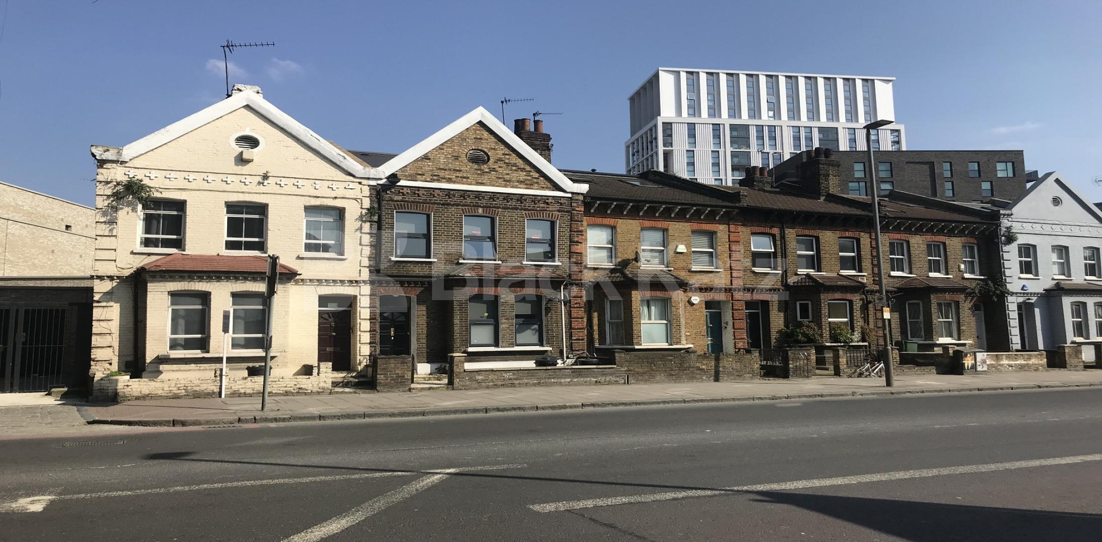 			LET , 4 Bedroom, 1 bath, 1 reception Apartment			 Queenstown Road, Battersea Park