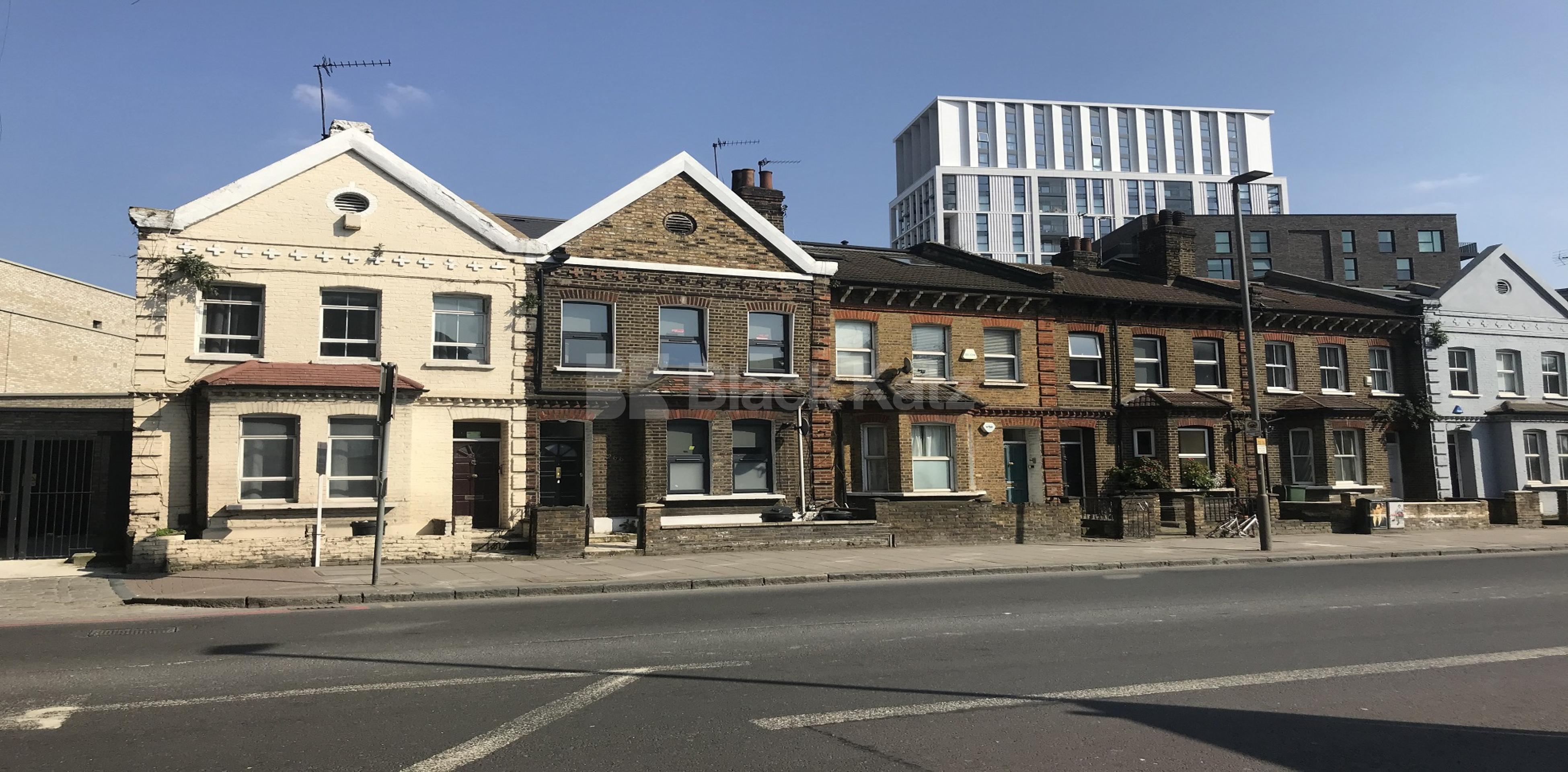 			LET , 4 Bedroom, 1 bath, 1 reception Apartment			 Queenstown Road, Battersea Park SW8