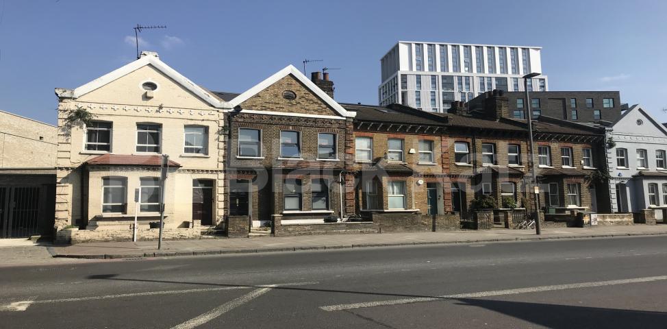 			LET , 4 Bedroom, 1 bath, 1 reception Apartment			 Queenstown Road, Battersea Park