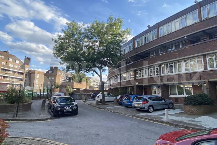 Generous duplex apartment with roof terrace  Blore Close, Battersea/Vauxhall