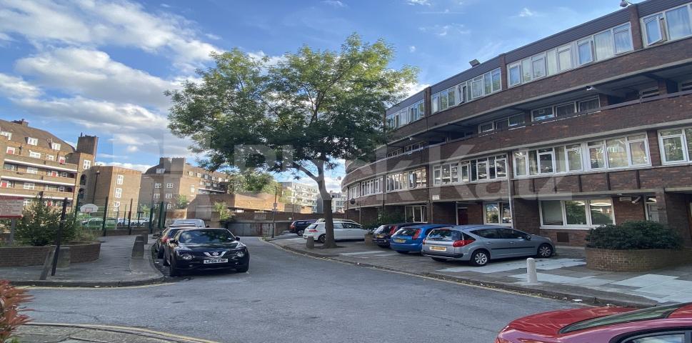 			LET , 3 Bedroom, 1 bath, 1 reception Apartment			 Blore Close , Stockwell/Vauxhall/Battersea Borders